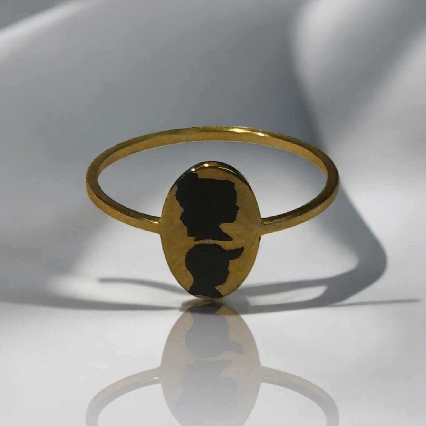 OVAL Silhouette Ring