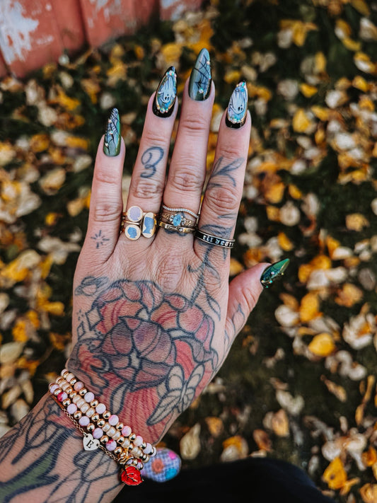 OVAL Silhouette Ring
