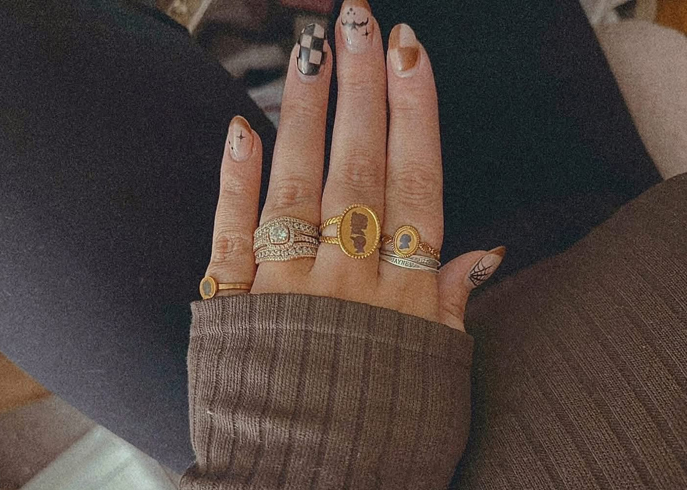 Large oval silhouette ring