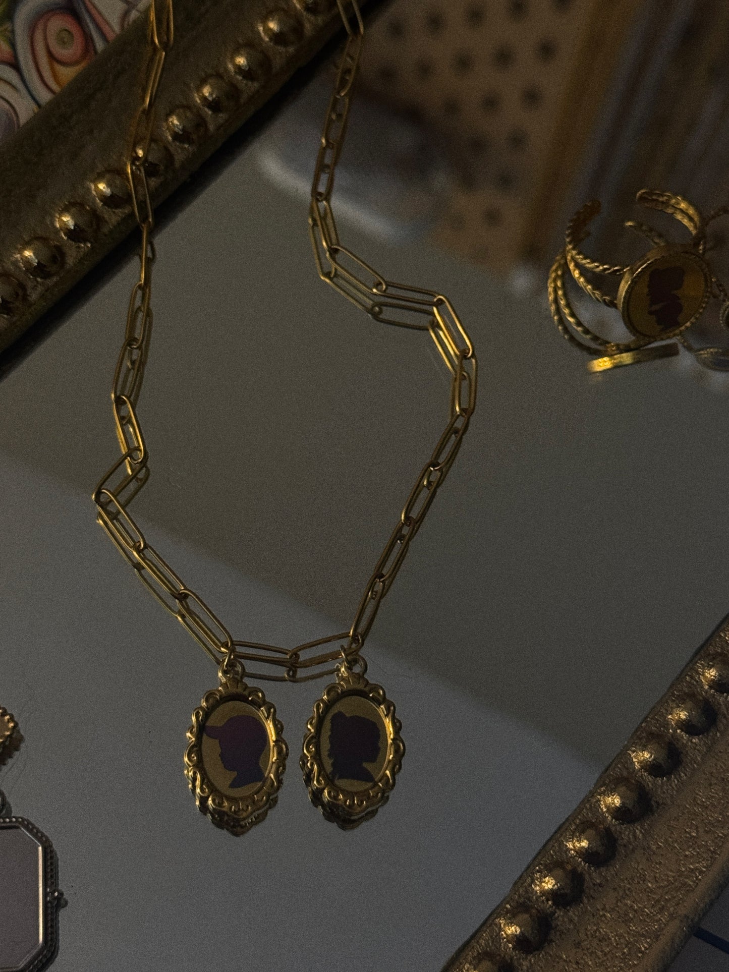 Vintage oval silhouette necklace