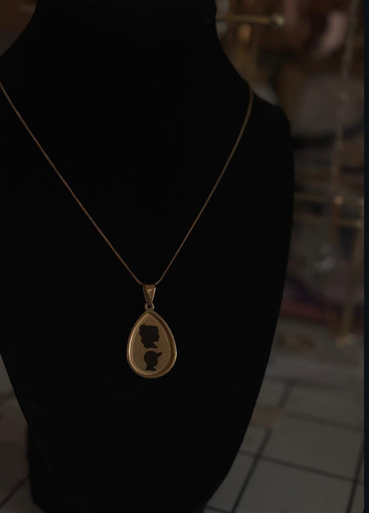 Teardrop silhouette necklace