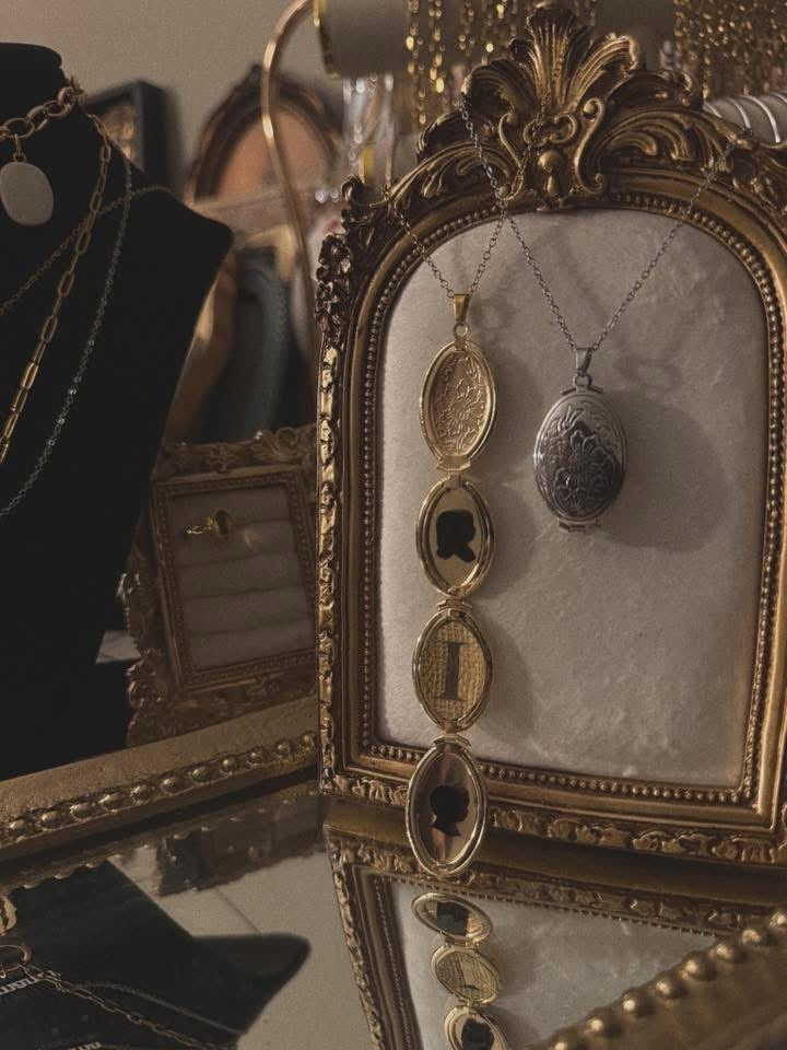 3D silhouette locket